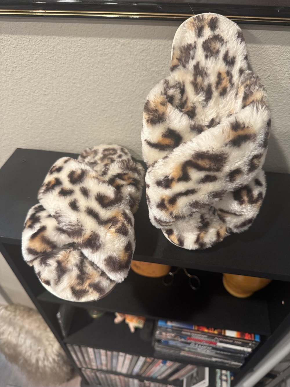 Faux Fur Leopard Print Slide Slippers - Cream & Brown